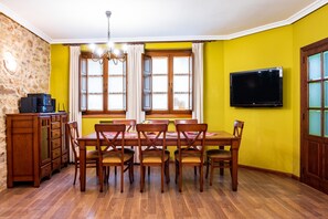 Dining - Country House 'Casa Rural Doña Manuela' with Private Terrace, Private Garden and Wi-Fi (VALDEMIERQUE)