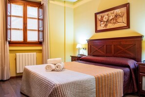 5 bedrooms, iron/ironing board, free WiFi, bed sheets