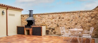 Country House 'Casa Rural Doña Manuela' with Private Terrace, Private Garden and Wi-Fi