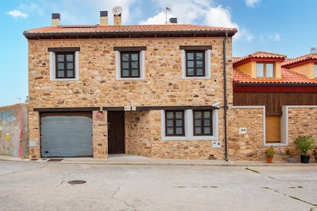 Exterior. Country House 'Casa Rural Doña Manuela' with Private Terrace, Private Garden and Wi-Fi