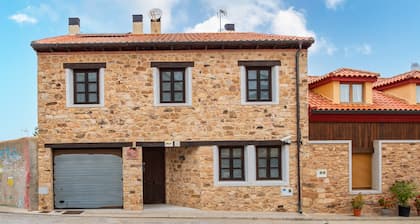 Country House 'Casa Rural Doña Manuela' with Private Terrace, Private Garden and Wi-Fi