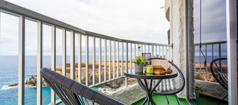 Holiday Apartment 'Vista Al Mar' with Sea View, Private Garden and Wi-Fi