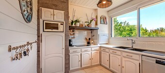 Holiday Home 'Maison Avec Spa À 700m De La Plage' with Private Terrace, Private Garden and Wi-Fi