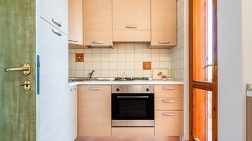 Macchina per tè/caffè, frigorifero, microonde, forno