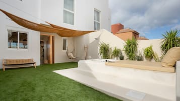 Bañera de hidromasaje al aire libre