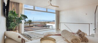 Vakantievilla 'Casa Marea - Con Jacuzzi' met Uitzicht op Zee, Gedeeld Zwembad en Wi-Fi