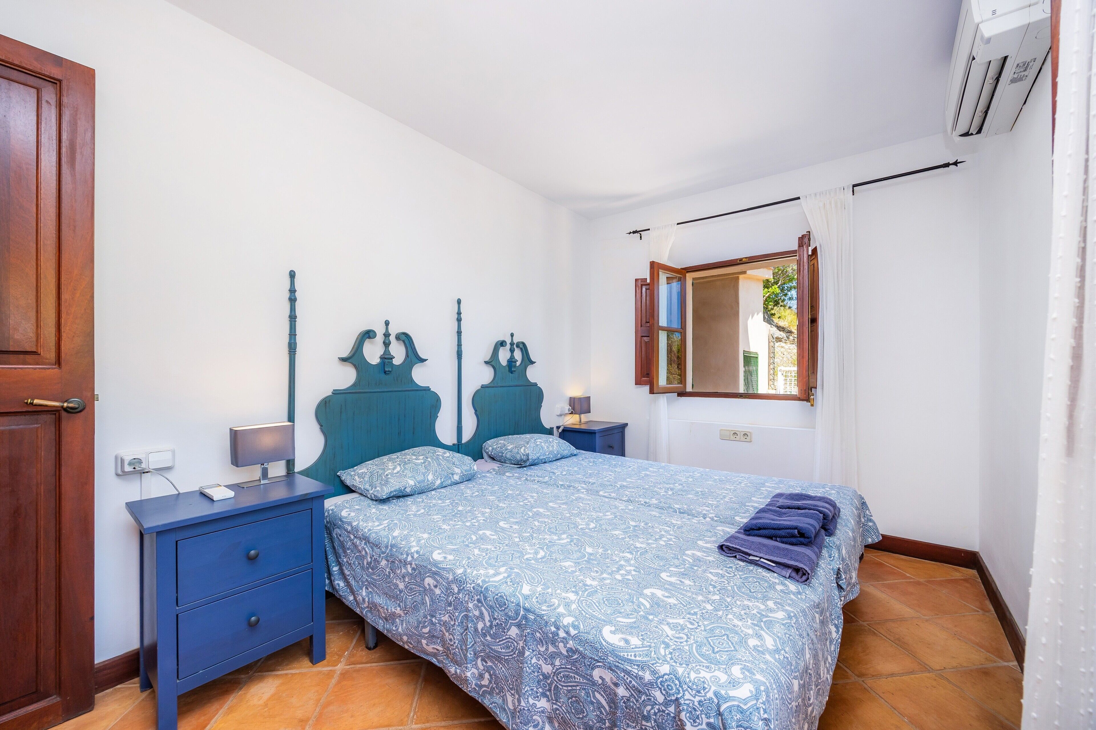 2 bedrooms, iron/ironing board, free WiFi