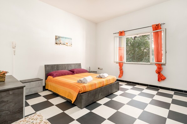 2 bedrooms, iron/ironing board, free WiFi