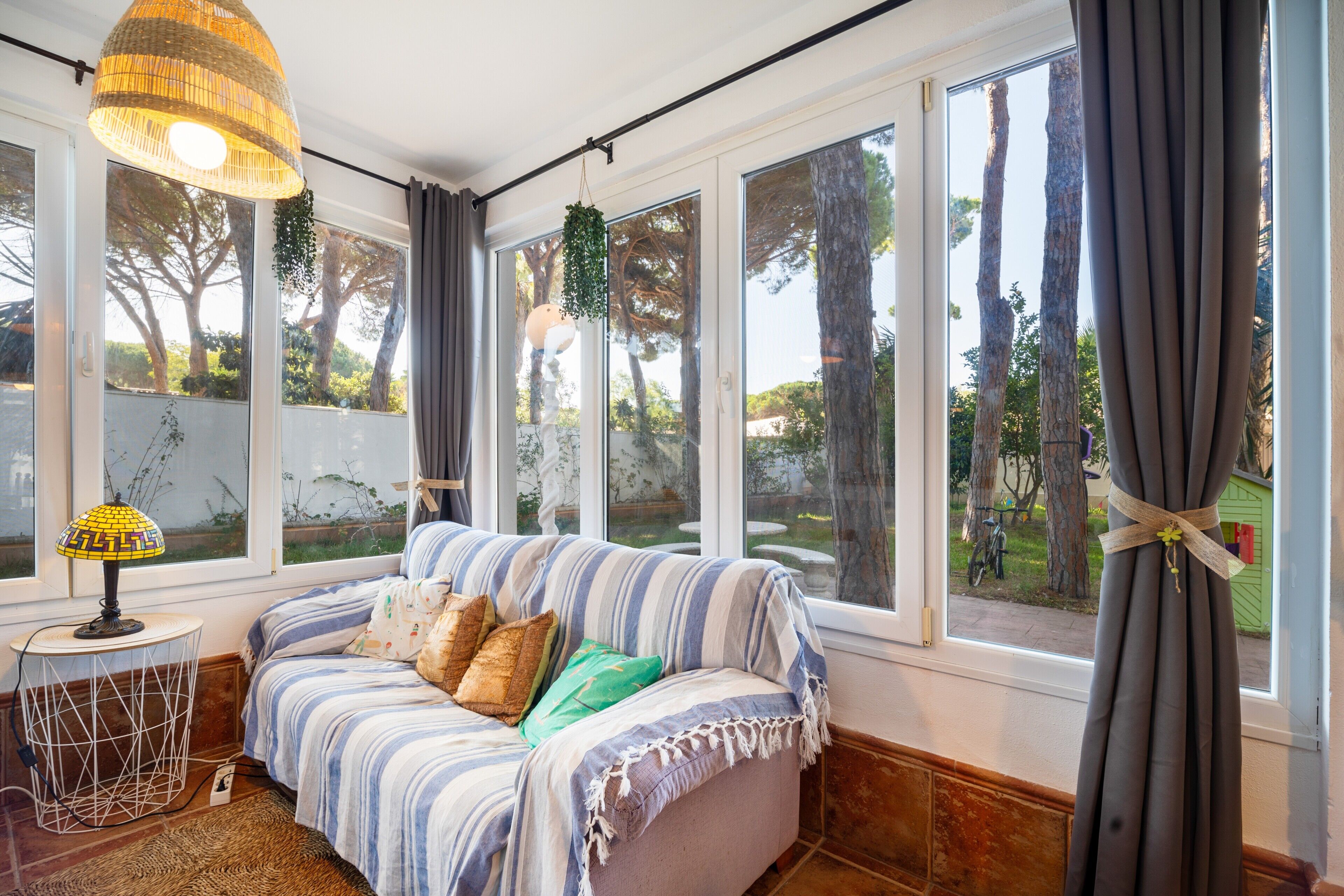 Televisión y chimenea 