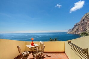 Property grounds - Room 'Suite Bela Vigia 2' with Shared Pool, Shared Garden and Wi-Fi (Jardim do Mar)