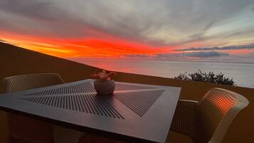 屋外ダイニングエリア