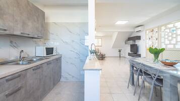 Fridge, microwave, oven, stovetop