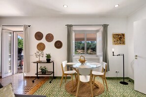 Dining - Country House 'Monte Da Bisa' with Mountain View, Wi-Fi and Air Conditioning (Santo Estevão)