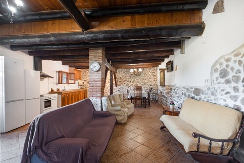 Maison de campagne 'Can Llevorer' avec vue sur les montagnes, piscine privée et terrasse privée