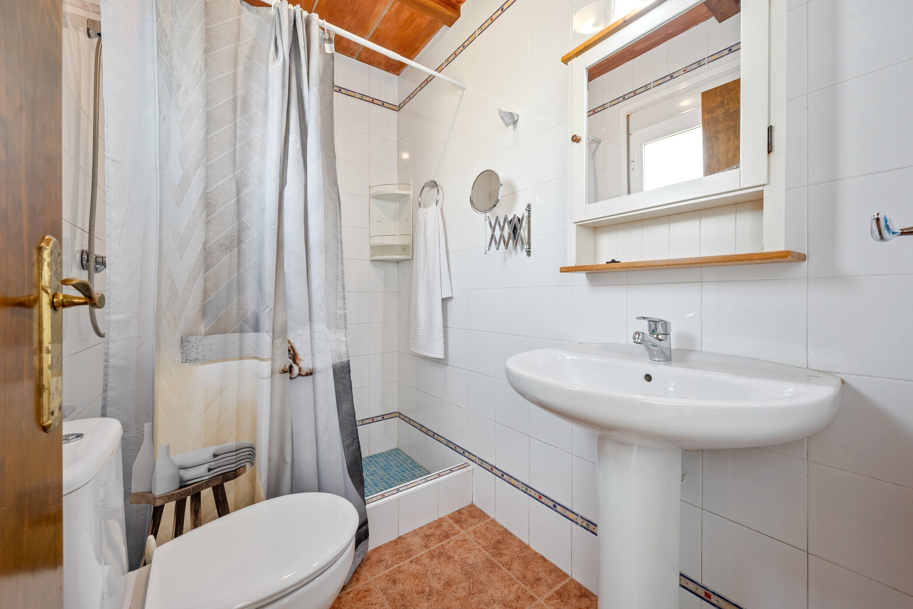 Een douche, een haardroger, handdoeken