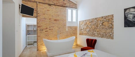 1 habitación, tabla de planchar con plancha, wifi gratis y ropa de cama