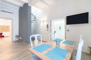 Dining - Apartment 'La Rocca Del Gargallo In Ortigia' with Private Terrace, Wi-Fi and Air Conditioning (Siracusa)