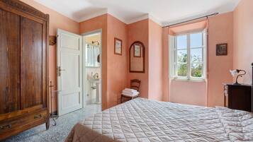 1 bedroom, bed sheets