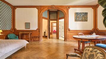 1 chambre, fer et planche Ă repasser, draps fournis