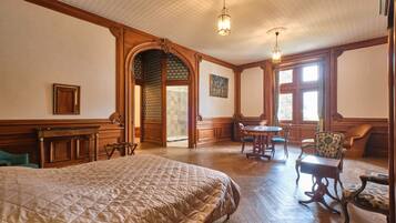 1 makuuhuone, silitysrauta/-lauta, vuodevaatteet