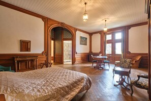 1 chambre, fer et planche à repasser, draps fournis