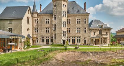 Maison d'hÎtes 'Chambre 4 - La Suite Rouge' avec terrasse et jardin partagés