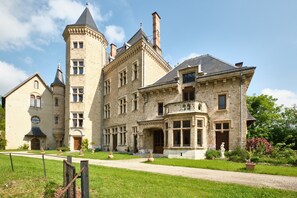 A large, historic building with a prominent tower, multiple windows, and a well-maintained lawn. - Guesthouse 'Room 4 - The Red Suite' with Shared Terrace and Garden (Saint-Geoire-en-Valdaine)