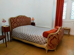 1 soverom, strykejern/-brett og sengetøy