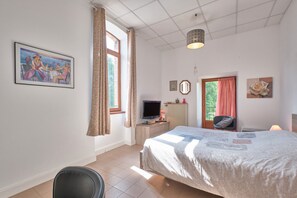 1 bedroom, iron/ironing board, bed sheets