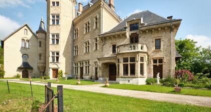 Ferienwohnung 'Gîte Du Château St Geoire Véronique' mit Gemeinschaftsgarten