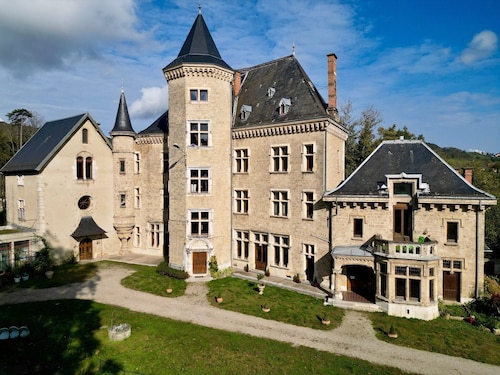 Ferienwohnung 'Grand Gîte Du Château De St Geoire' mit Bergblick, Terrasse und Gemeinschaftsgarten