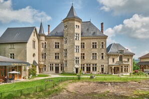 Exterior - Apartment 'Grand Gîte Du Château De St Geoire' with Mountain View, Private Terrace and Shared Garden (Saint-Geoire-en-Valdaine)