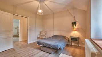 4 chambres, fer et planche à repasser, draps fournis