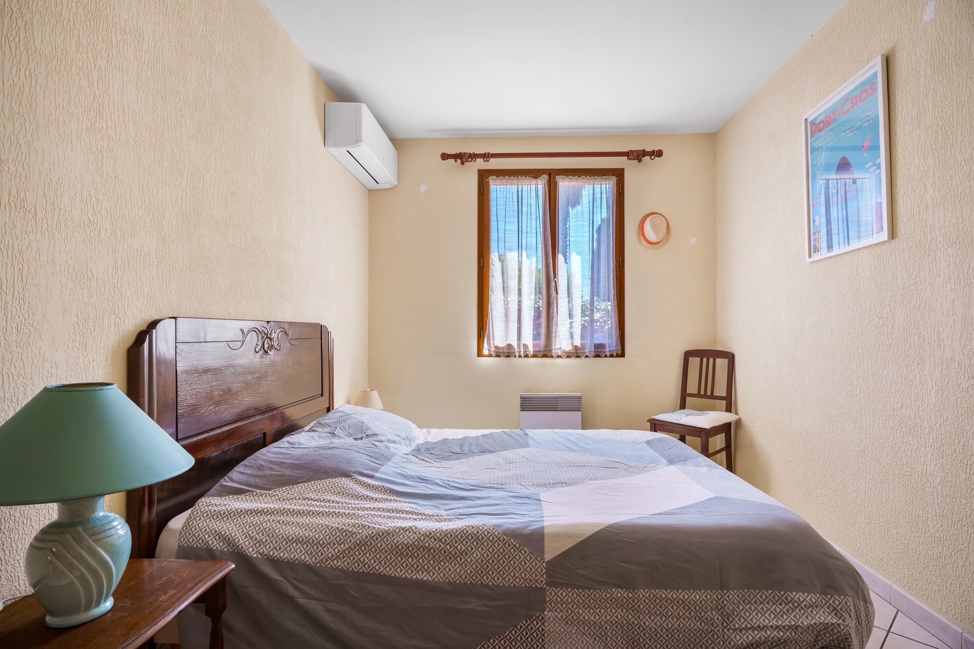 2 bedrooms, bed sheets