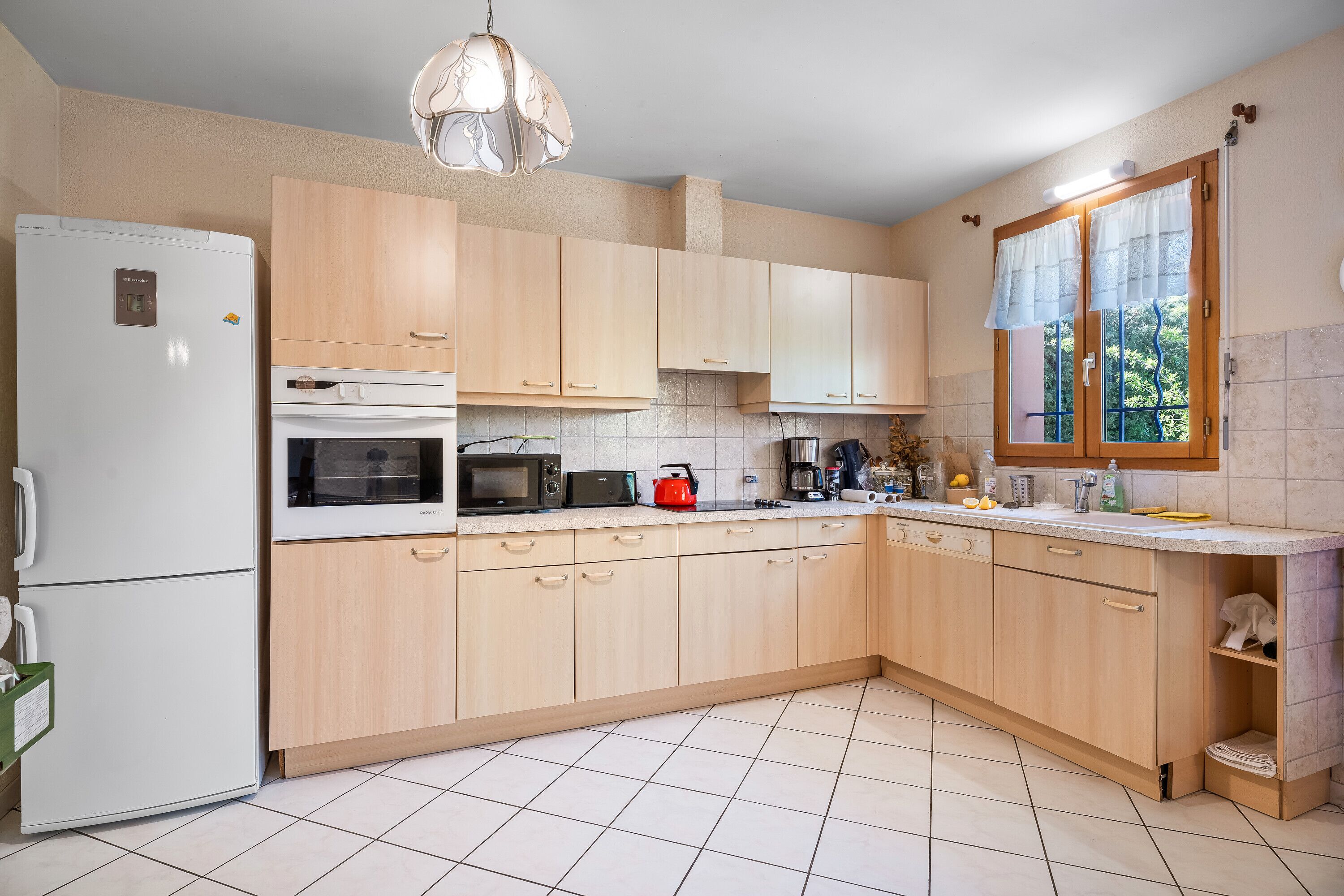 Réfrigérateur, micro-ondes, lave-vaisselle