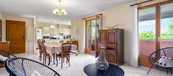 Apartment 'Maison Proche De La Plage' with Private Terrace, Private Garden and Air Conditioning