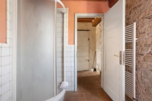 Shower, towels