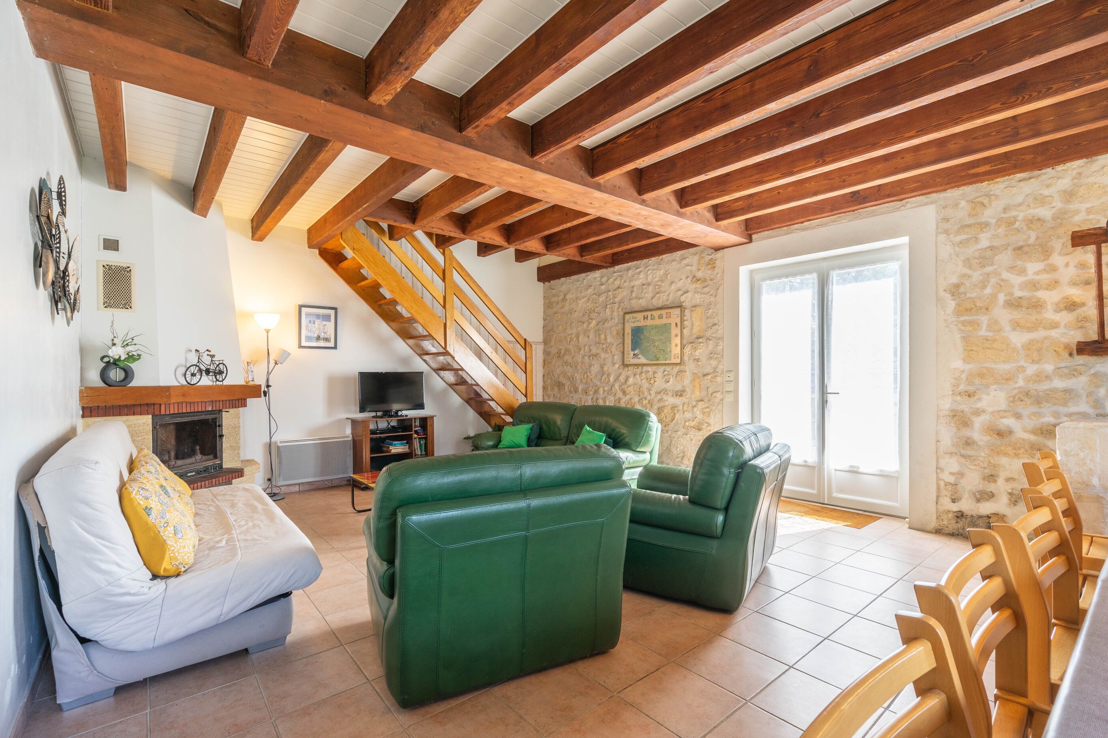 Een televisie en een tafeltennistafel