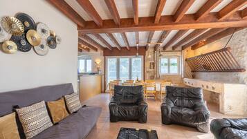 Télévision, table de tennis de table