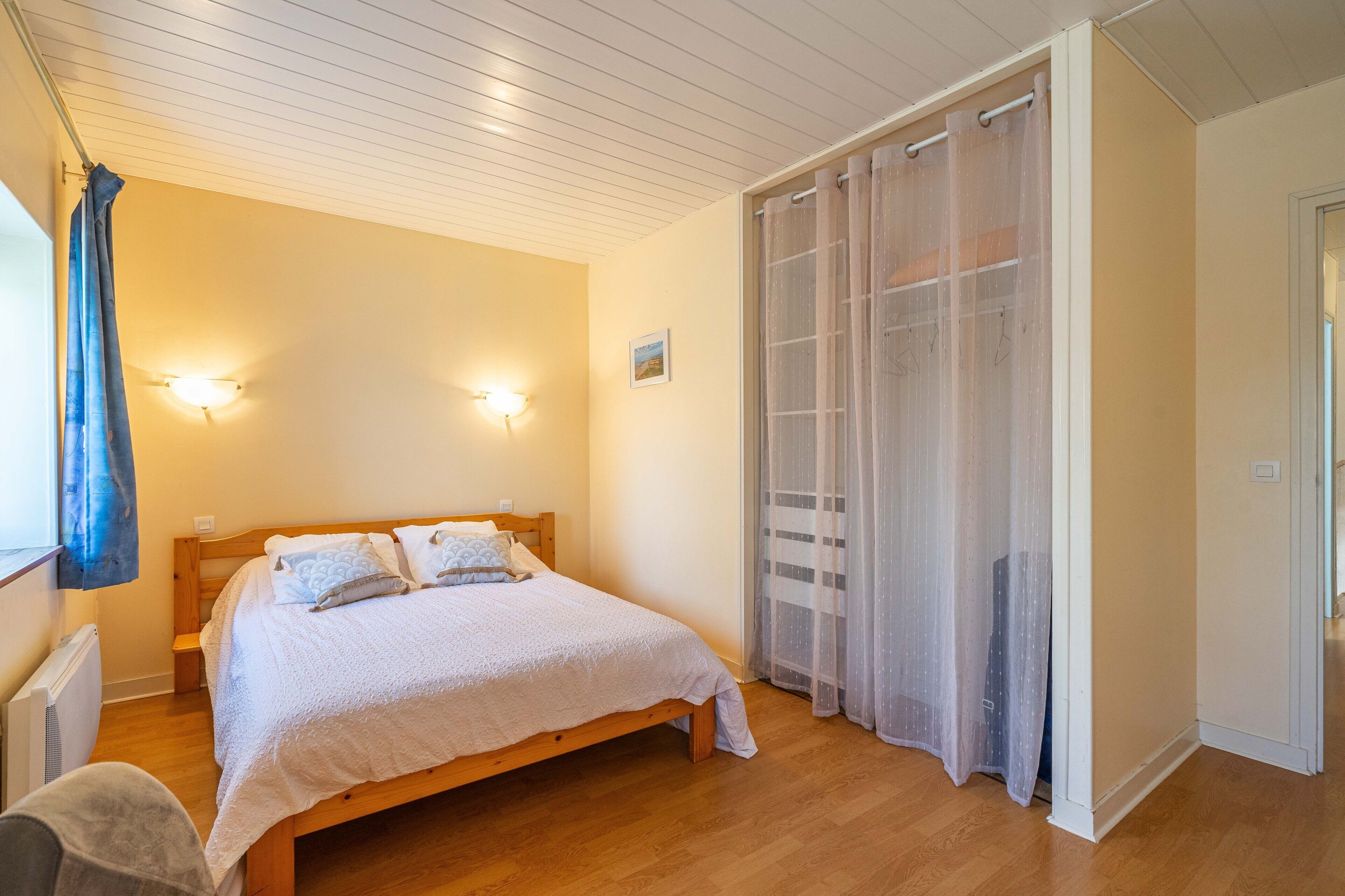 6 habitaciones, tabla de planchar con plancha y wifi gratis 