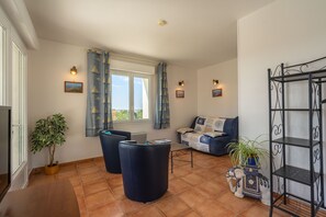 Télévision, table de tennis de table