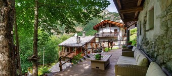 Chalet 'Le  Du Coq Rouge' with Mountain View, Private Garden and Wi-Fi