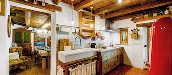 Chalet 'Le  Du Coq Rouge' with Mountain View, Private Garden and Wi-Fi