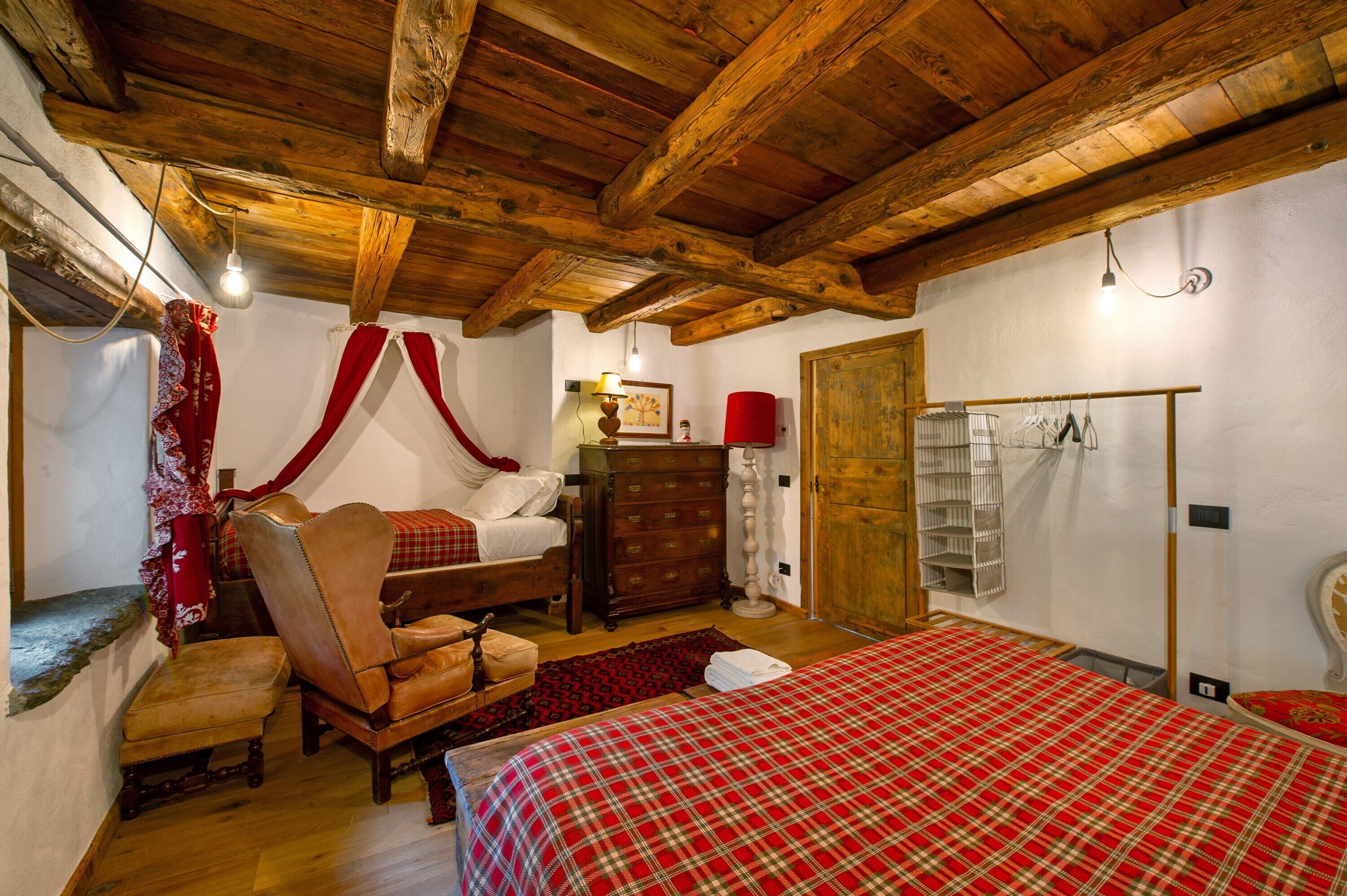 5 Schlafzimmer, Bügeleisen/Bügelbrett, kostenloses WLAN, Bettwäsche
