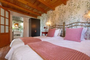 2 bedrooms, iron/ironing board, free WiFi, bed sheets - 'La Florida' with Sea View, Private Terrace and Wi-Fi (Icod de los Vinos)