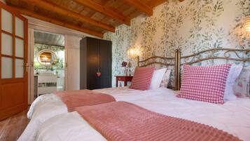 2 slaapkamers, een strijkplank/strijkijzer, gratis wifi, beddengoed