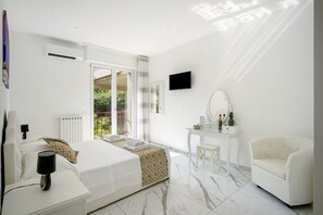 4 bedrooms, free WiFi, bed sheets - Bed and Breakfast 'Deluxe Suites' with Mountain View, Wi-Fi and Air Conditioning (Piano di Sorrento)