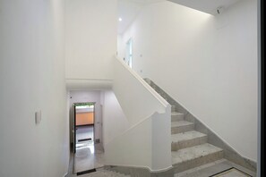 Interior - Bed and Breakfast 'Deluxe Suites' with Mountain View, Wi-Fi and Air Conditioning (Piano di Sorrento)