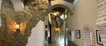 'Cave 1' Room with Mountain Views, Private Pool and Wi-Fi