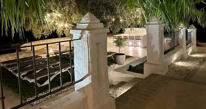 'Cave 1' Room with Mountain Views, Private Pool and Wi-Fi